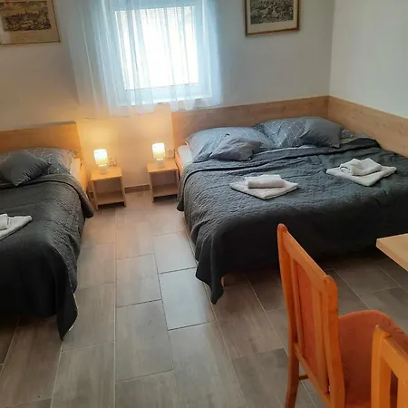 Apartman U Boure 公寓